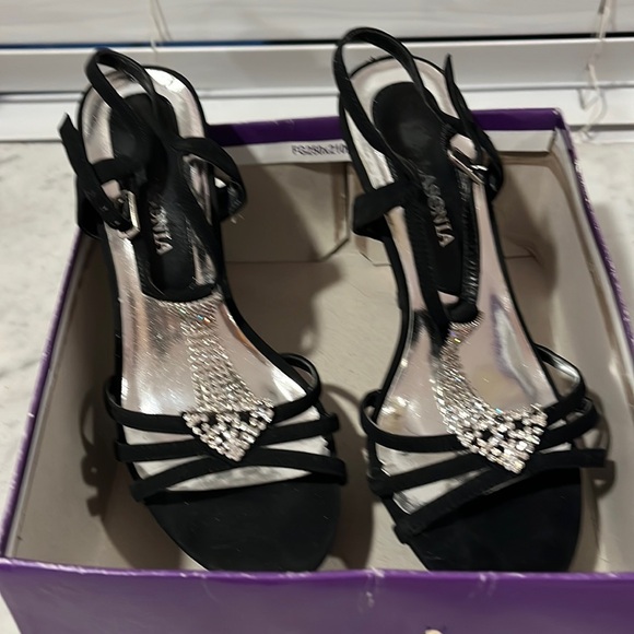 Shoes - Lasonia. Heels